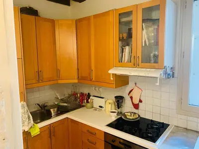 Cuisine ou kitchenette dans l'établissement Lux Apartment Marais Temple