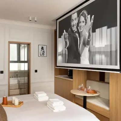 Love room avec Jacuzzi & Cinema-Gare Mont Parnasse