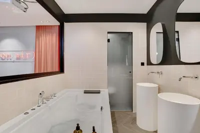 Salle de bains dans l'établissement Magnifique Studio 2P avec Jacuzzi et Cinema