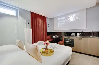 Cuisine ou kitchenette dans l'établissement Magnifique Studio 2P avec Jacuzzi et Cinema