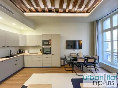 Cuisine ou kitchenette dans l'établissement Urban Flat 188 - Stunning 4 Bedroom Flat in Paris