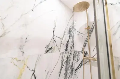 Salle de bains dans l'établissement 2 pièces à Saint Germain