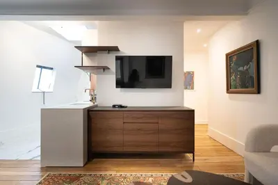 Télévision ou salle de divertissement dans l'établissement 2 pièces à Saint Germain