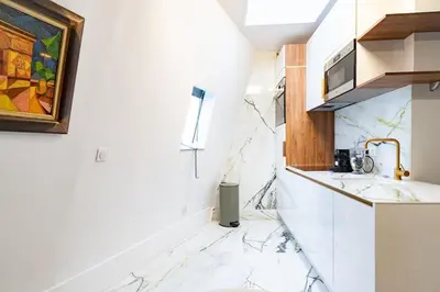 Cuisine ou kitchenette dans l'établissement 2 pièces à Saint Germain