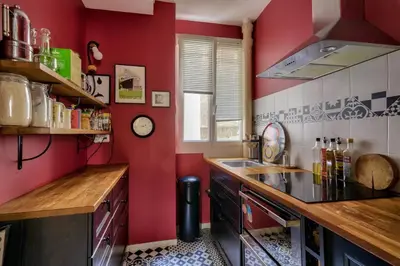 Cuisine ou kitchenette dans l'établissement Appart calme à Buttes-Chaumont