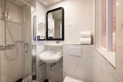 Salle de bains dans l'établissement Hotel du Champ de Mars