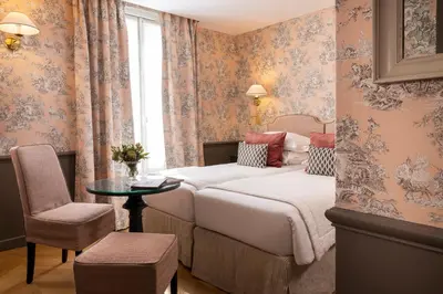Un ou plusieurs lits dans un hébergement de l'établissement Hotel du Champ de Mars