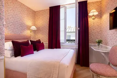 Un ou plusieurs lits dans un hébergement de l'établissement Hotel du Champ de Mars
