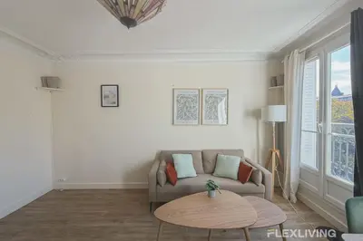 Coin salon dans l'établissement Flexliving - private bedroom - Monge