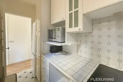 Cuisine ou kitchenette dans l'établissement Flexliving - private bedroom - Monge