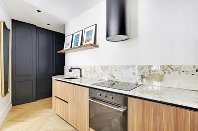 Cuisine ou kitchenette dans l'établissement Pick A Flat's Apartment in Triangle d'Or - Pierre 1er de Serbie