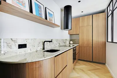 Cuisine ou kitchenette dans l'établissement Pick A Flat's Apartment in Triangle d'Or - Pierre 1er de Serbie