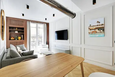 Télévision ou salle de divertissement dans l'établissement Pick A Flat's Apartment in Triangle d'Or - Pierre 1er de Serbie
