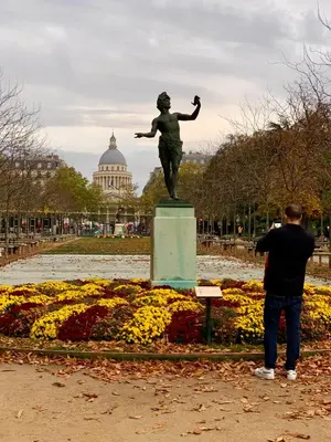 Clients de l'établissement Studio entièrement rénové au cœur de Paris