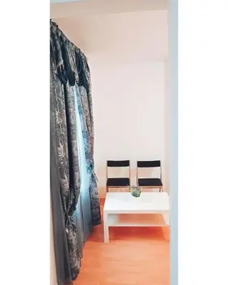 Coin salon dans l'établissement Po1-TPSA17-3D- ROOM Porte maron