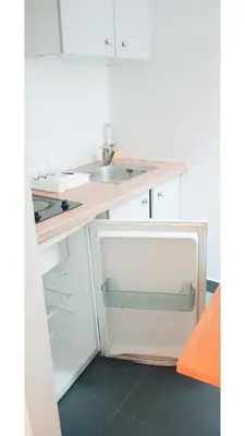 Cuisine ou kitchenette dans l'établissement Po1-TPSA17-3D- ROOM Porte maron