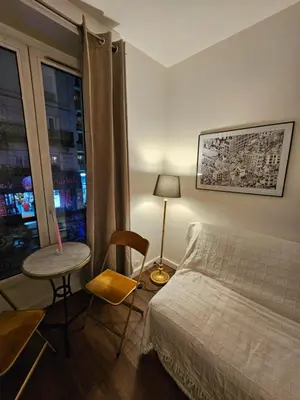 Un ou plusieurs lits dans un hébergement de l'établissement Paris Ménilmontant Studio 2 pers