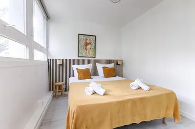 Un ou plusieurs lits dans un hébergement de l'établissement Saint Fargeau Gambetta IV Lovely Apartment 4P 1BR