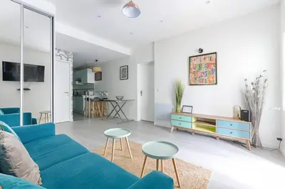 Télévision ou salle de divertissement dans l'établissement Saint Fargeau Gambetta IV Lovely Apartment 4P 1BR