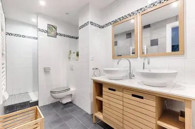 Salle de bains dans l'établissement Saint Fargeau Gambetta IV Lovely Apartment 4P 1BR
