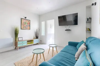 Télévision ou salle de divertissement dans l'établissement Saint Fargeau Gambetta IV Lovely Apartment 4P 1BR