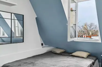 Coin salon dans l'établissement Fantastic Studio au Coeur de Paris, à 2 minutes du Musée d'Orsay