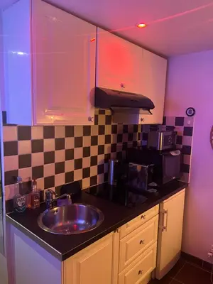Cuisine ou kitchenette dans l'établissement Bed setting room in Galeries Lafayette street