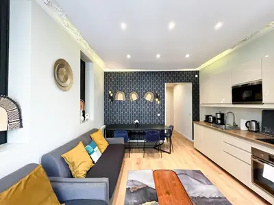 Cuisine ou kitchenette dans l'établissement Urban Flat 61 - Pretty 3 Bedrooms in Center of Paris
