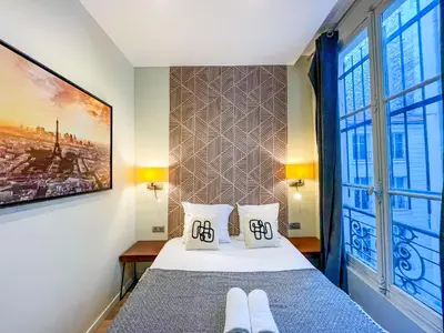 Un ou plusieurs lits dans un hébergement de l'établissement Urban Flat 61 - Pretty 3 Bedrooms in Center of Paris