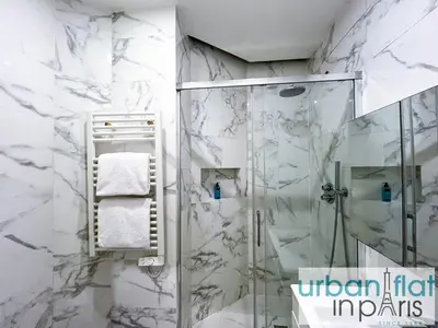 Salle de bains dans l'établissement Urban Flat 61 - Pretty 3 Bedrooms in Center of Paris