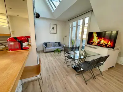 Télévision ou salle de divertissement dans l'établissement Tour Eiffel - Motte Picquet
