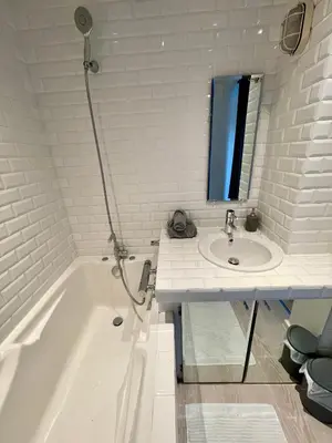 Salle de bains dans l'établissement Tour Eiffel - Motte Picquet