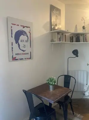 Coin salon dans l'établissement Appart charmant à Montmartre