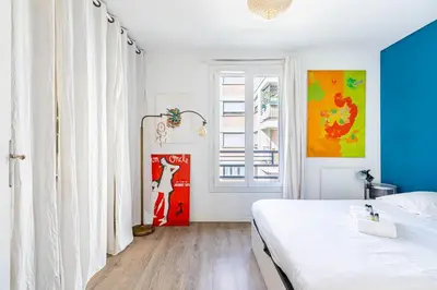 Un ou plusieurs lits dans un hébergement de l'établissement Le Contemporain - Montmartre - by Mon Petit Faré