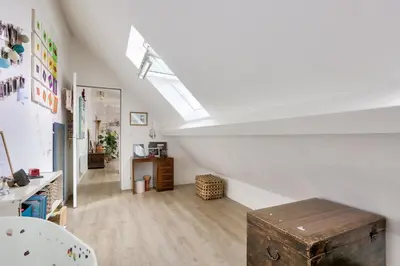 Coin salon dans l'établissement Le Contemporain - Montmartre - by Mon Petit Faré