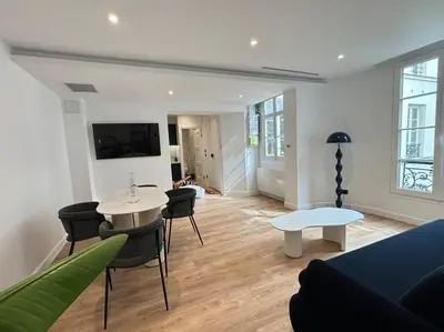 Télévision ou salle de divertissement dans l'établissement Renovated Apartment near Tuileries and Concorde