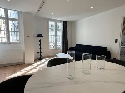 Coin salon dans l'établissement Renovated Apartment near Tuileries and Concorde