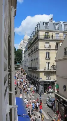 Vue générale sur Paris ou vue de la ville depuis l'appartement
