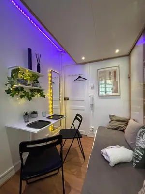 Coin salon dans l'établissement Cute little apartment