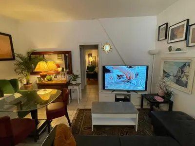 Télévision ou salle de divertissement dans l'établissement Appartement Paris arrondissement 10