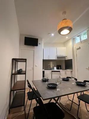 Cuisine ou kitchenette dans l'établissement Le Havre Montmartrois 2