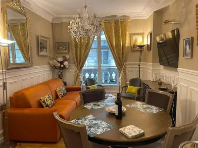 Coin salon dans l'établissement Appartement au cœur du quartier Butte Montmartre