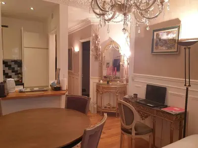 Télévision ou salle de divertissement dans l'établissement Appartement au cœur du quartier Butte Montmartre