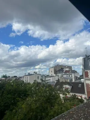 Vue générale sur Paris ou vue de la ville depuis l'appartement