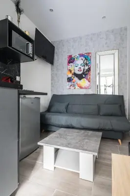 Cuisine ou kitchenette dans l'établissement Cozy studio in the heart of Paris