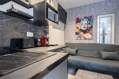 Cuisine ou kitchenette dans l'établissement Cozy studio in the heart of Paris