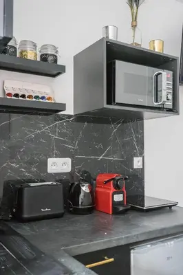 Cuisine ou kitchenette dans l'établissement Cozy studio in the heart of Paris