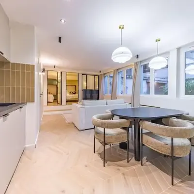 NEW Spacious 4 Star Family Apartment in Chic 16th District