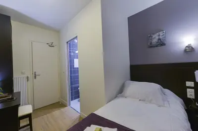 Un ou plusieurs lits dans un hébergement de l'établissement Hôtel du Quai de Seine