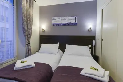 Un ou plusieurs lits dans un hébergement de l'établissement Hôtel du Quai de Seine